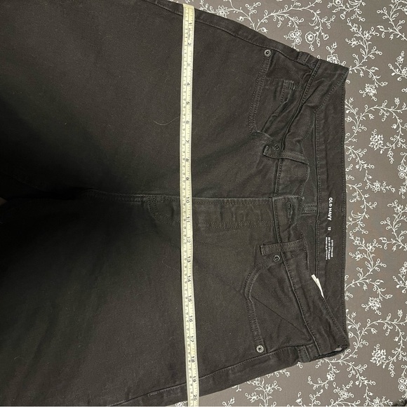 Old Navy Sky-Hi Straight Black Jeans - Picture 5 of 6